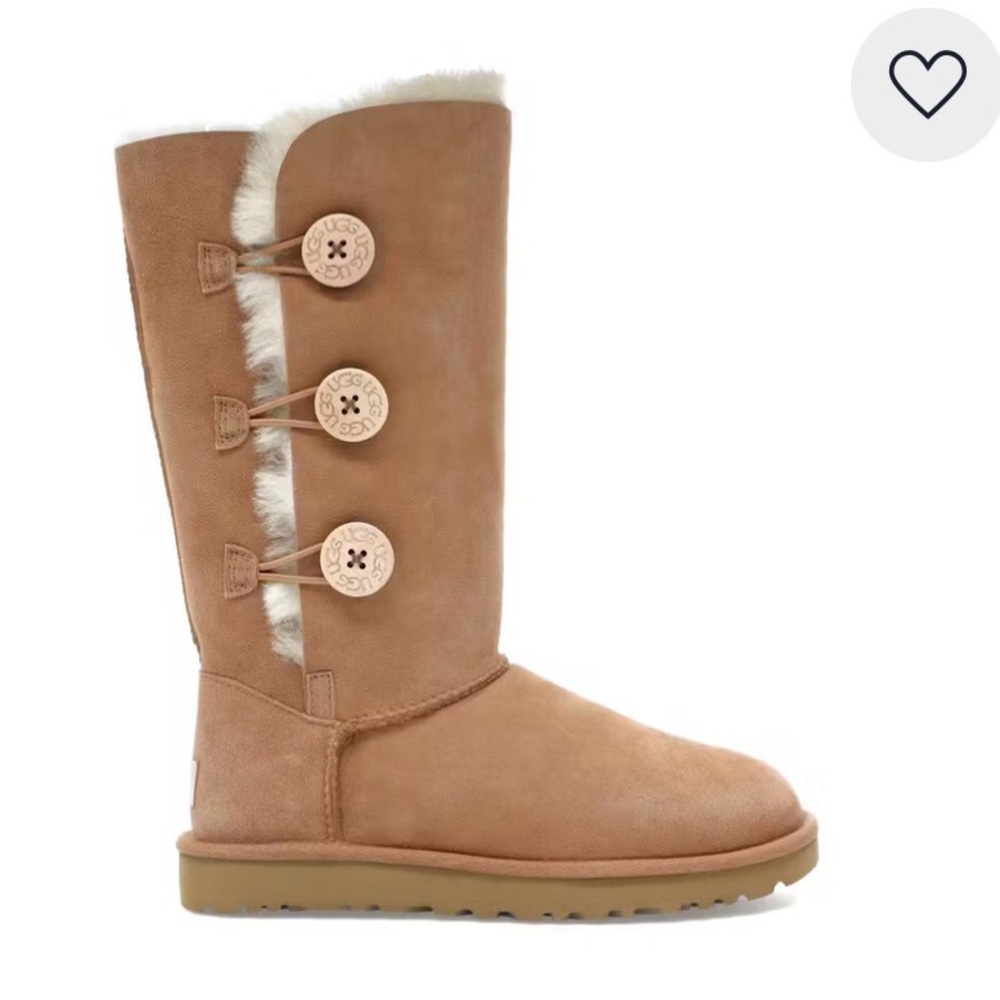 UGG Women's Bailey Button Triplet boot in chestnut size 9